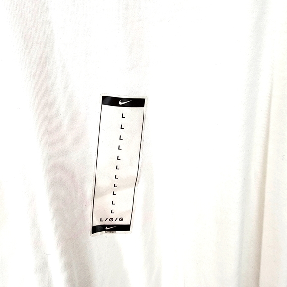 Nike T Shirt. Size L - Picture 9 of 9